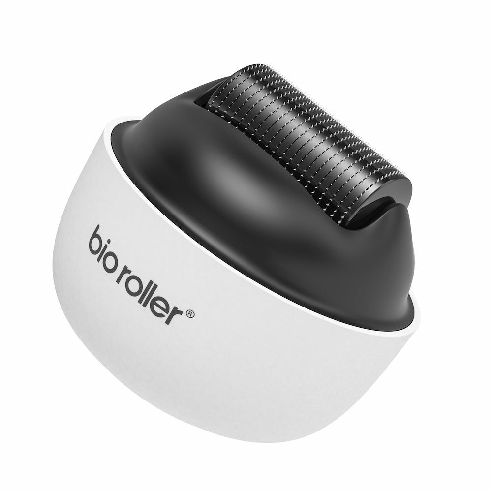 Bio Roller G4 microneedling-rolo facial em design moderno, desenvolvido para rejuvenescimento da pele, aumento da absorção de soro e melhoria da estrutura da pele.
