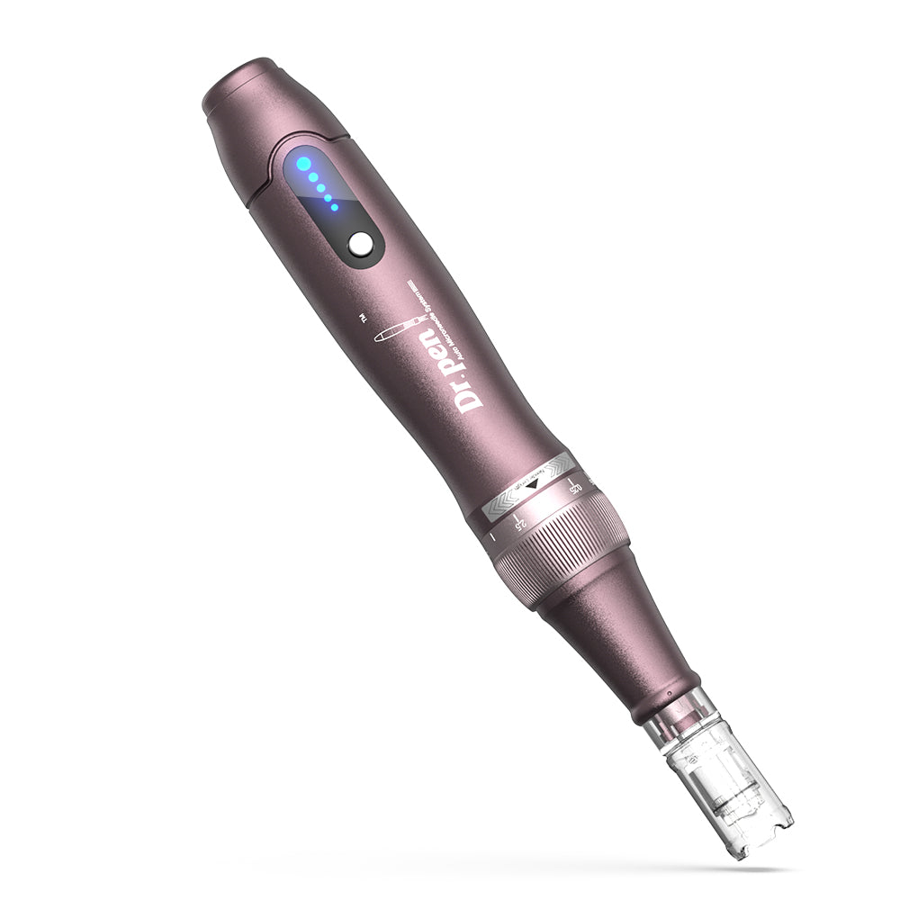 Dr. Pen A10 microneedling caneta em lilás com indicador LED azul e cabeça de agulha para tratamento de pele exato e profissional.