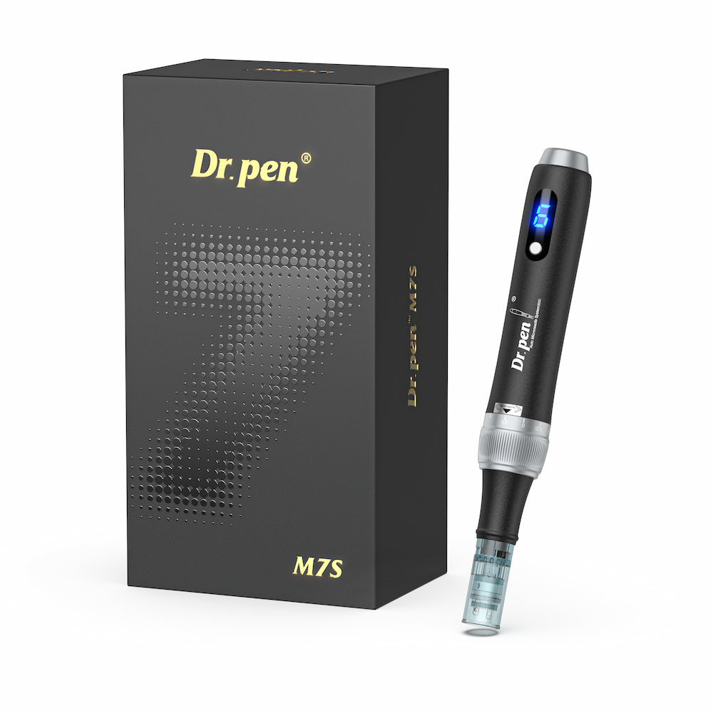 Dr. Pen M7S microneedling-caneta com embalagem de luxo preta elegante, display LED e cartucho de agulhas para tratamento profissional da pele.