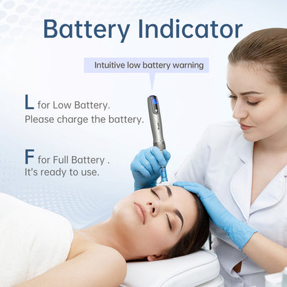 Dr. Pen M8S microneedling-caneta com indicador de bateria claro, usada por um profissional durante tratamento de pele em ambiente clínico.