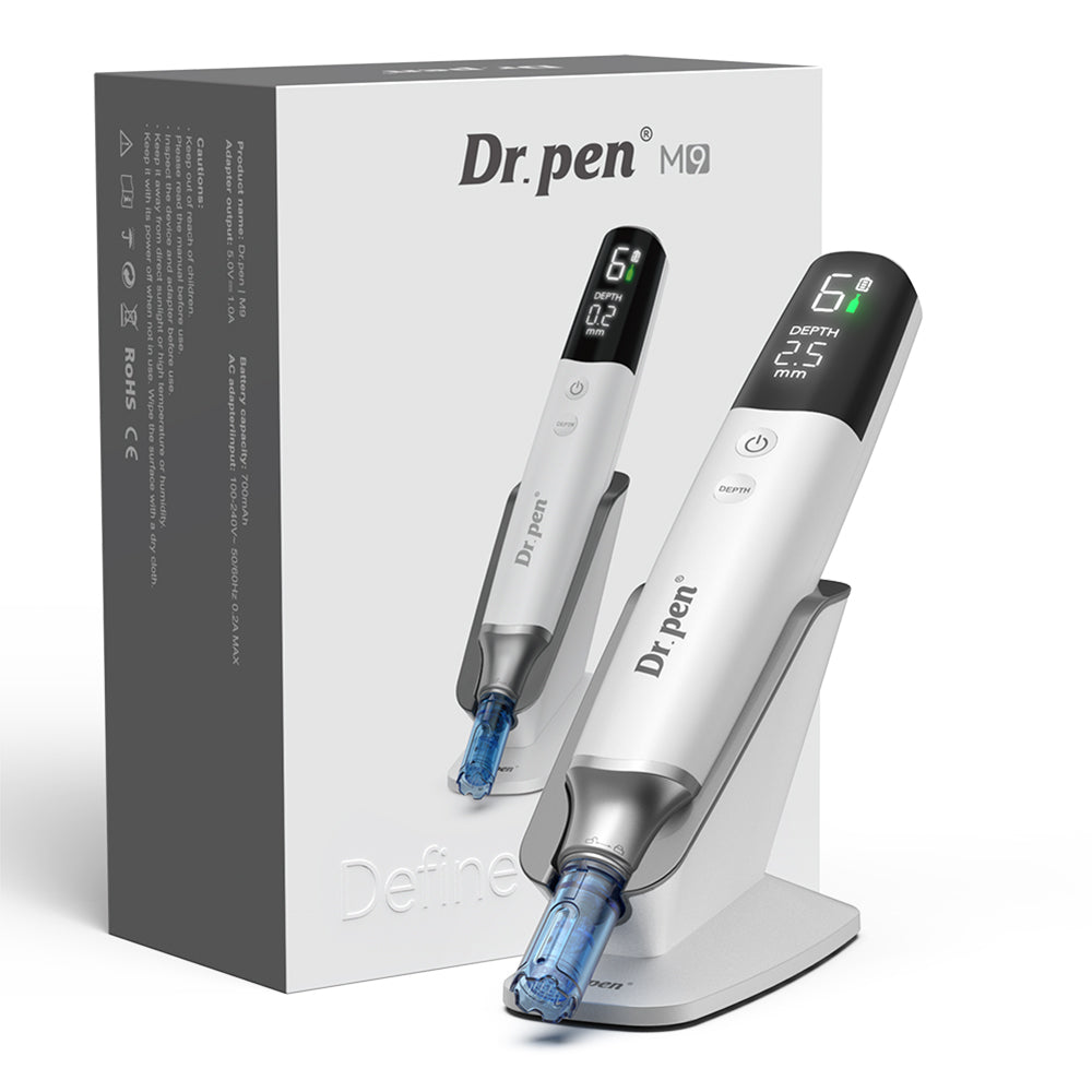 Dr. Pen M9 caneta de microneedling com embalagem original, base de carregamento e visor digital para tratamento profissional da pele.