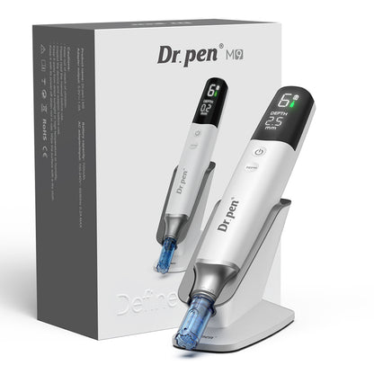 Dr. Pen M9 caneta de microneedling com embalagem original, base de carregamento e visor digital para tratamento profissional da pele.