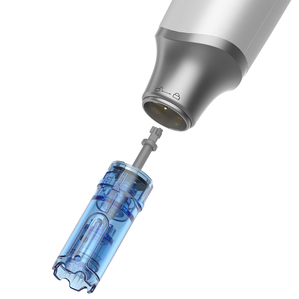 Imagem aproximada de Dr. Pen M9 e cartucho de agulha substituível para tratamento de microneedling seguro e higiénico.