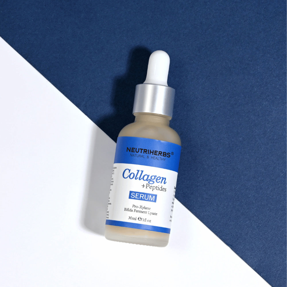 Neutriherbs Collagen + Peptides Serum 30 ml sobre um elegante fundo azul e branco. Sérum facial hidratante com péptidos e colagénio que contribui para uma pele mais firme, melhor elasticidade e uma textura de pele mais lisa.